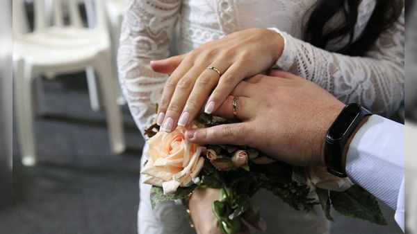 Mais de 60% das mulheres no Brasil não adotam sobrenome do marido