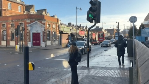 Reino Unido permite aulas de direção com amigos ou familiares; veja regras