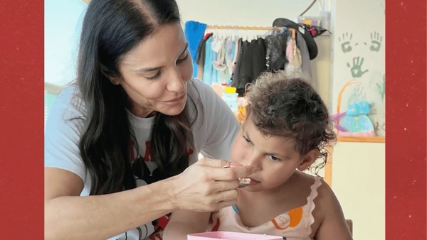 Mãe celebra amizade de filha autista com Ivete Sangalo e mostra bastidores