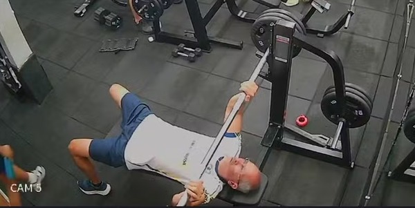 Homem morre após ser atingido por barra de supino em academia 