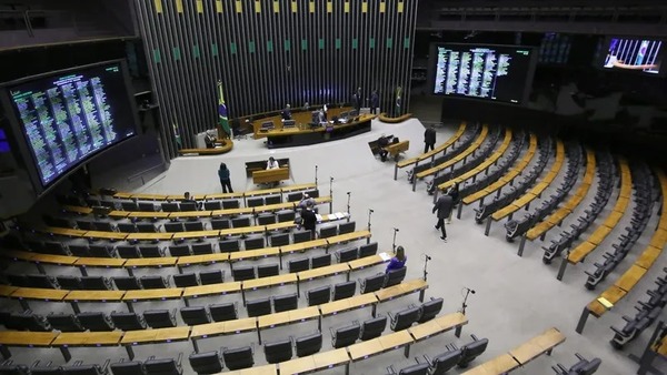 CCJ aprova proposta que restringe decisões individuais de ministros do STF