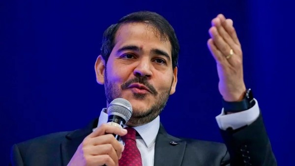 AGU pede que Gilmar reconsidere decisão sobre impeachment de ministros