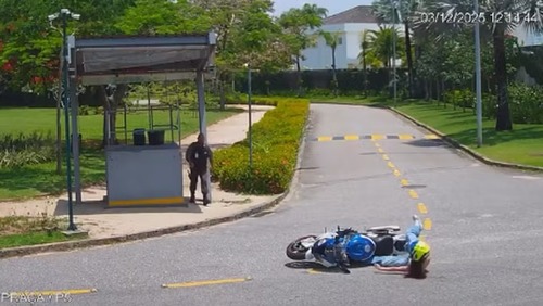 Juliette cai com moto que ganhou de aniversário do noivo