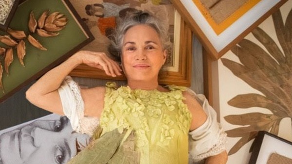 Regina Duarte volta à Globo e se emociona com homenagem: "Gratidão"