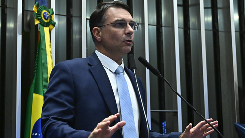 Centrão vê anúncio de Flávio candidato a presidência como “blefe”