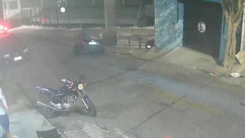 Vídeo: Mulher se joga de carro em movimento para fugir de ex-companheiro