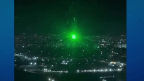 Apontar laser para aviões é crime e coloca vidas em risco, alerta professor