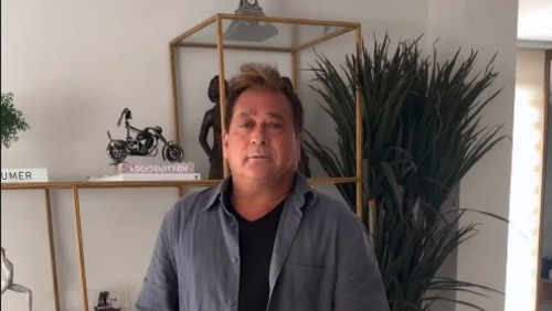 Leonardo tem alta após internação e dá detalhes sobre o que aconteceu