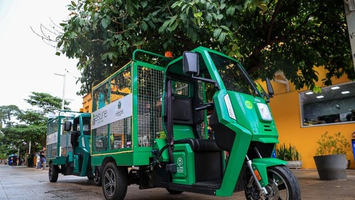 Centro de Ribeirão Preto ganha reforço na limpeza com frota de tuktuks em operação diária