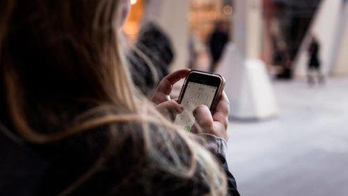 Austrália começa a aplicar proibição inédita de redes para adolescentes