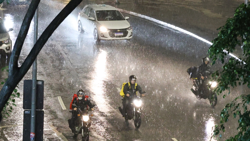 Ciclone extratropical se desloca e causa chuva no Sul e Sudeste