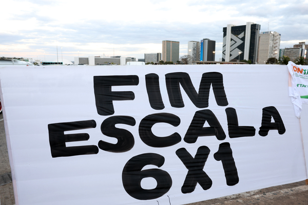 CCJ do Senado aprova fim da escala 6x1 e prevê jornada de 36h semanais