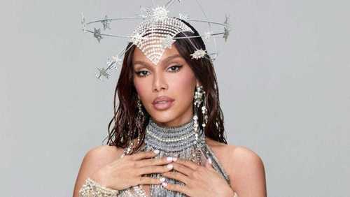 Anitta acalma fãs em live com xamã Max Tovar: 'Fase mais feliz da vida'