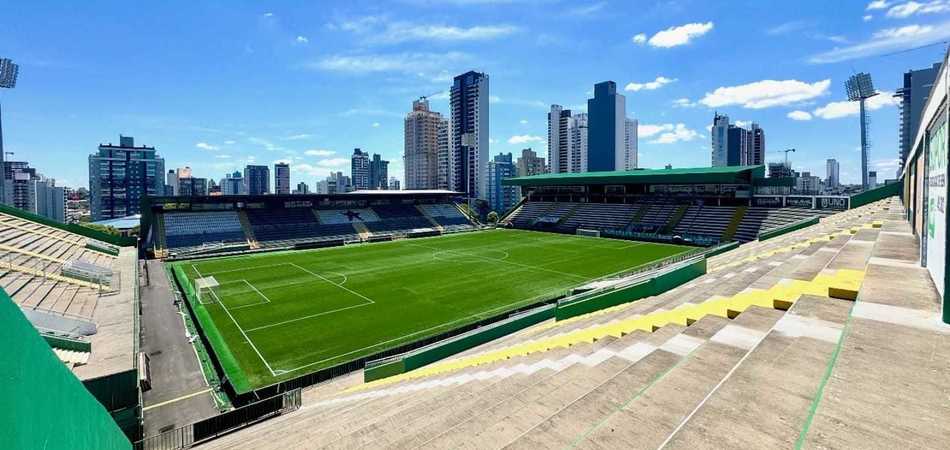 Clubes defendem gramado sintético e pedem debate 'com responsabilidade'