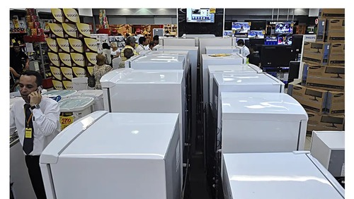 Vendas no comércio voltam a ganhar fôlego e crescem 0,5% em outubro