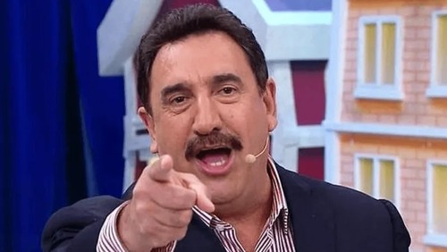 Ratinho é processado em R$ 2 milhões por racismo contra ex-bailarina