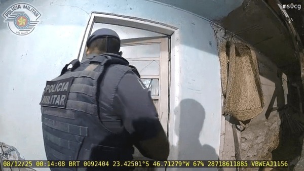 Mulher em surto provoca explosão e seis policiais ficam feridos em SP