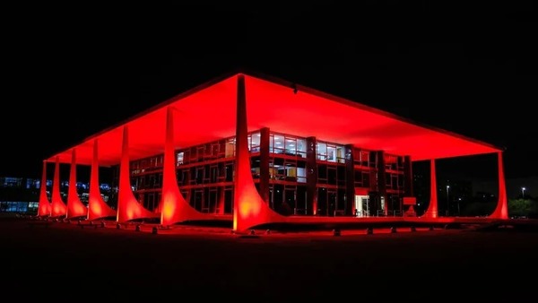 Moraes vota para manter decisão que anulou sessão da Câmara sobre Zambelli