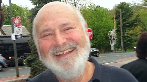 Filho de Rob Reiner é considerado suspeito de matar diretor e esposa