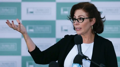 Carla Zambelli renuncia ao mandato; Câmara dará posse ao suplente