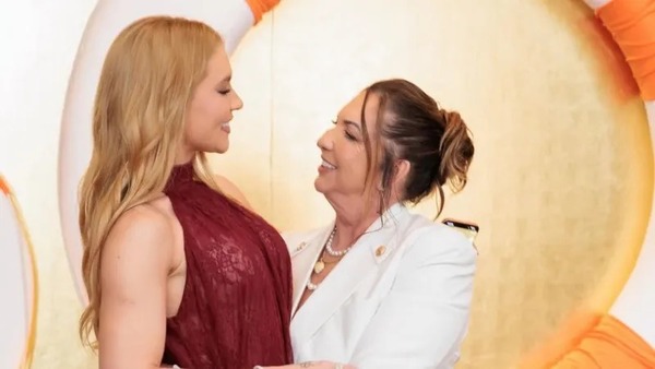 Virginia parabeniza mãe em aniversário de 60 anos: 'Sinta linda e desejada'