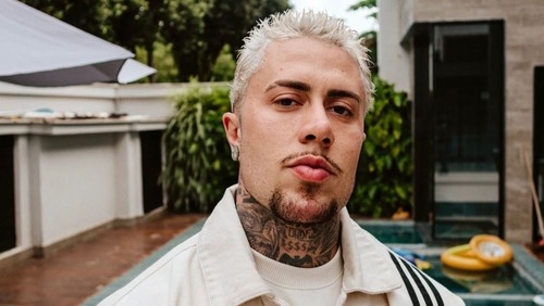 MC Daniel nega pagar 13º de babá e gera nova briga com Lorena, diz Leo Dias