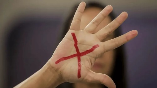 Nova lei garante salário mínimo para filhos de vítimas de feminicídio