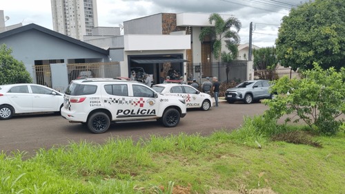 Policial invade casa da ex-namorada, troca tiros com a PM e acaba morto