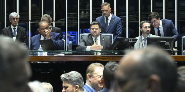 Senado aprova redução da pena de condenados pelo 8/1 e trama golpista
