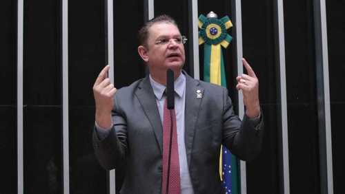 PF apreende cerca de R$ 400 mil na casa de Sóstenes Cavalcante; veja fotos