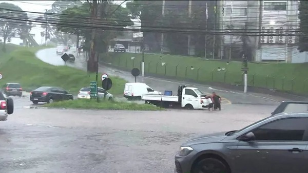 Saiba como agir em alagamentos e os riscos de enfrentar enxurradas