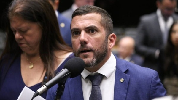 Carlos Jordy fala em ‘perseguição implacável’ após ser alvo de buscas da PF