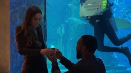 Nego do Borel pede namorada em casamento durante jantar em Dubai