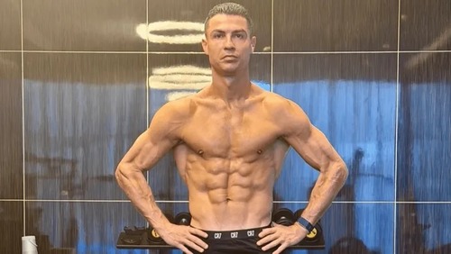 Cristiano Ronaldo impressiona com físico extremamente fibrado; veja fotos