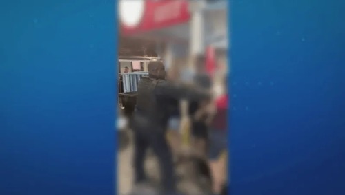 Sargento da PM é afastado após agredir idosa com fuzil no RJ