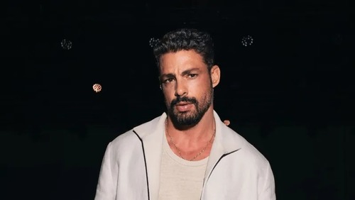 Cauã Reymond cancela férias e cria série sobre "lado obscuro" do futebol