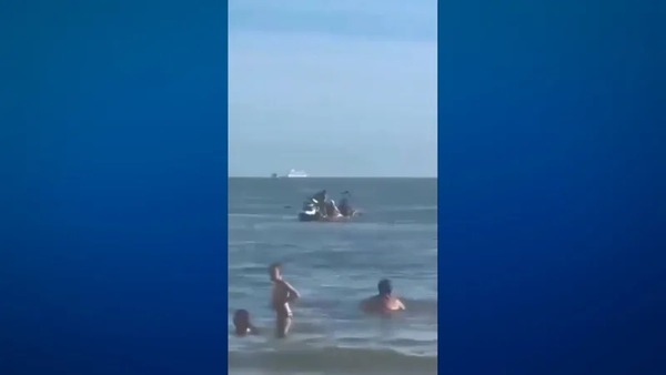 Ladrões em moto aquática assaltam casal dentro do mar em São Vicente