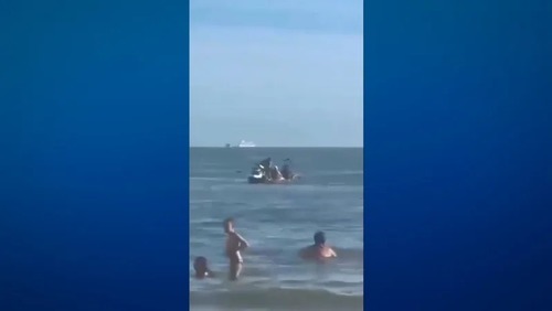 Ladrões em moto aquática assaltam casal dentro do mar em São Vicente