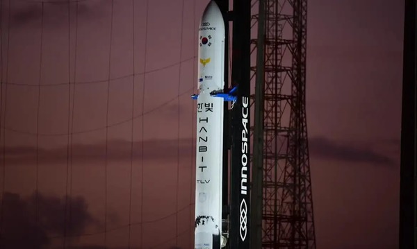 Foguete explode durante lançamento comercial no Brasil