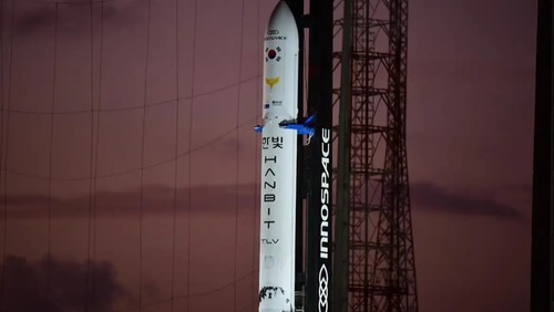 Foguete explode durante lançamento comercial no Brasil