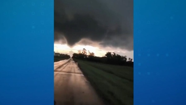 Vídeo: Tornado e nuvem funil assustam moradores no Paraguai