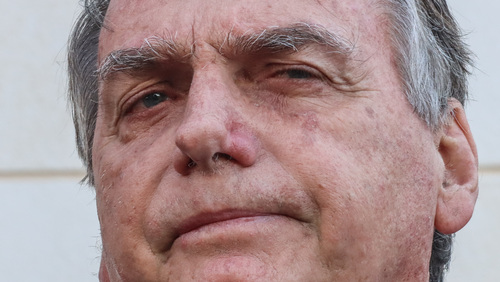 Defesa de Bolsonaro pede por internação para realização de cirurgia