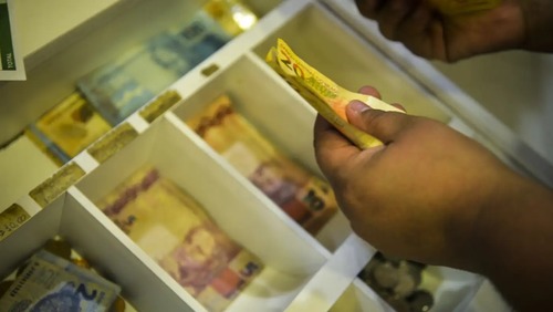 Caixa começa a pagar saldo do FGTS retido pelo saque-aniversário