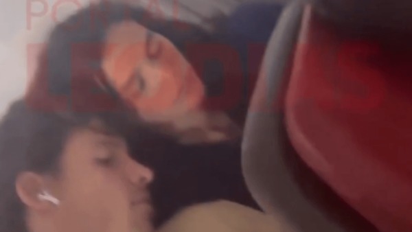 Shawn Mendes é flagrado dormindo no ombro de Bruna Marquezine; veja foto