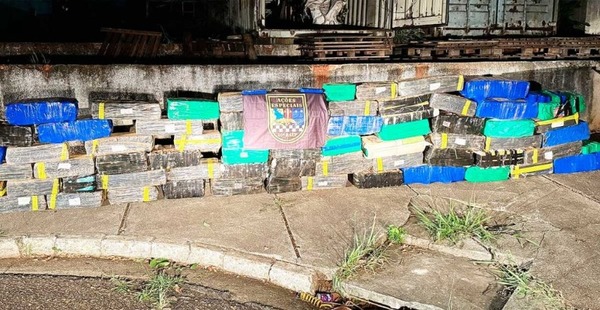 Caminhoneiro é preso com mais de 1,3 tonelada de maconha em rodovia no interior de São Paulo