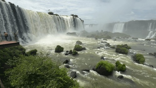 Cataratas do Iguaçu batem recorde de dois milhões de turistas em um ano