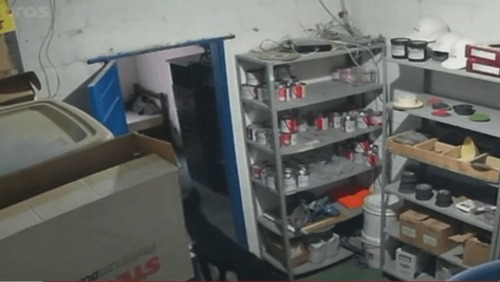 Cachorro ajuda dono a prender assaltante em loja de mármore em MG