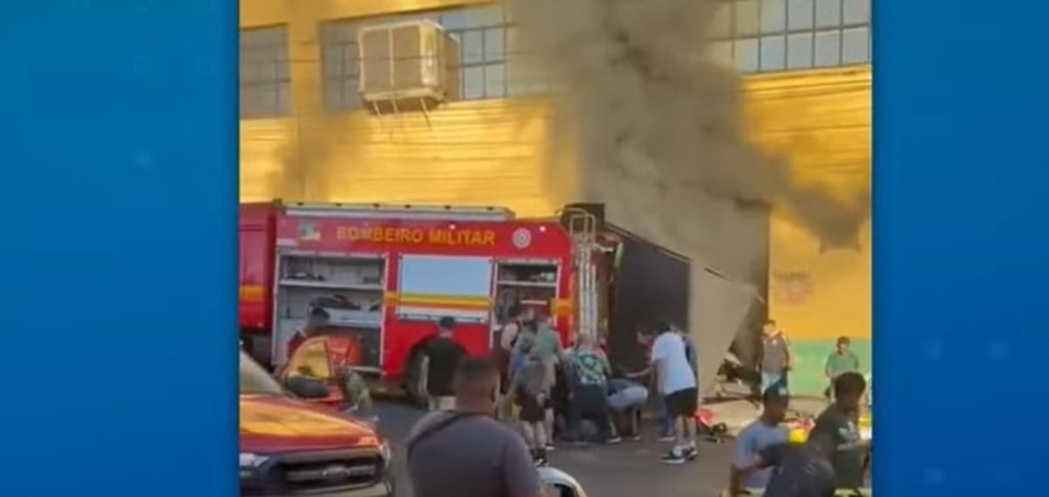 Seis bombeiros ficaram feridos após explosão em supermercado