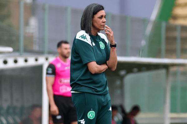 Técnica faz história na Copinha e desabafa: "O preconceito me fortalecia"