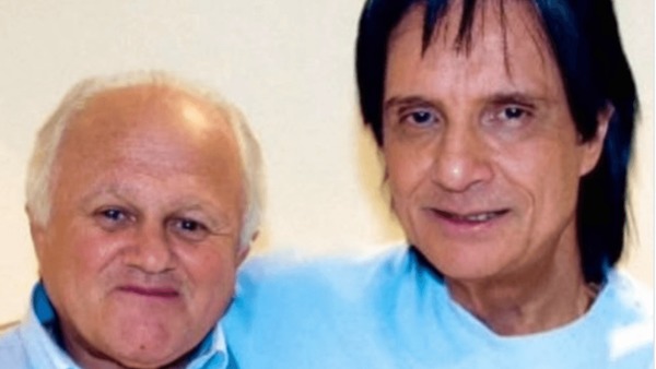 Roberto Carlos testa positivo para covid aos 84 e falta ao velório de amigo